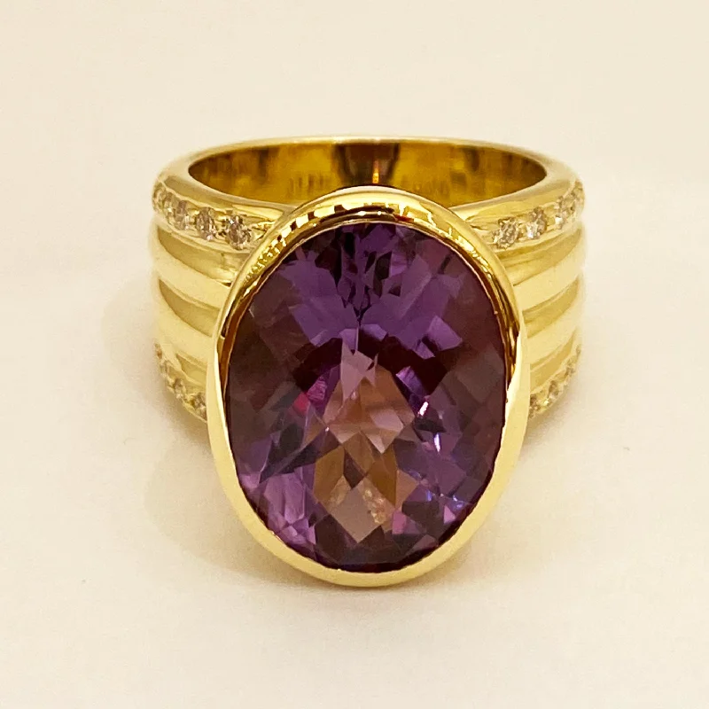 women’s engagement rings with sapphires for wedding bands-Ring - Amethyst and Diamond in 18K gold